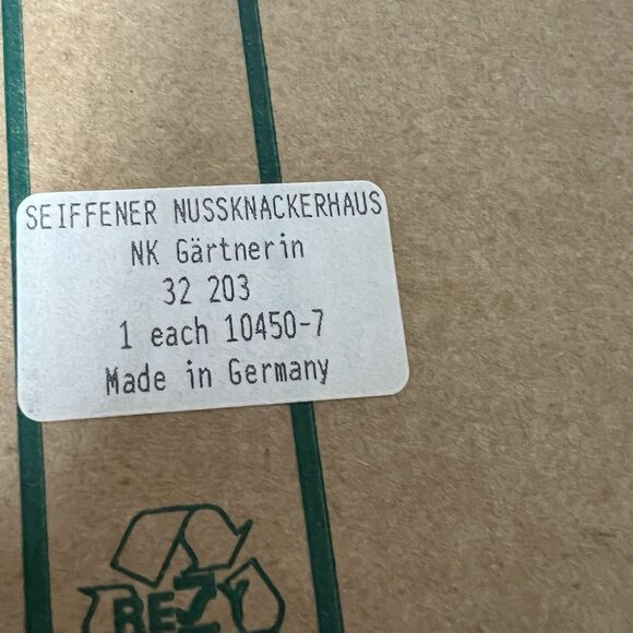 Lady Gardener Wood Nutcracker Erzebirge Germany Christian Ulbricht - Picture 12 of 16